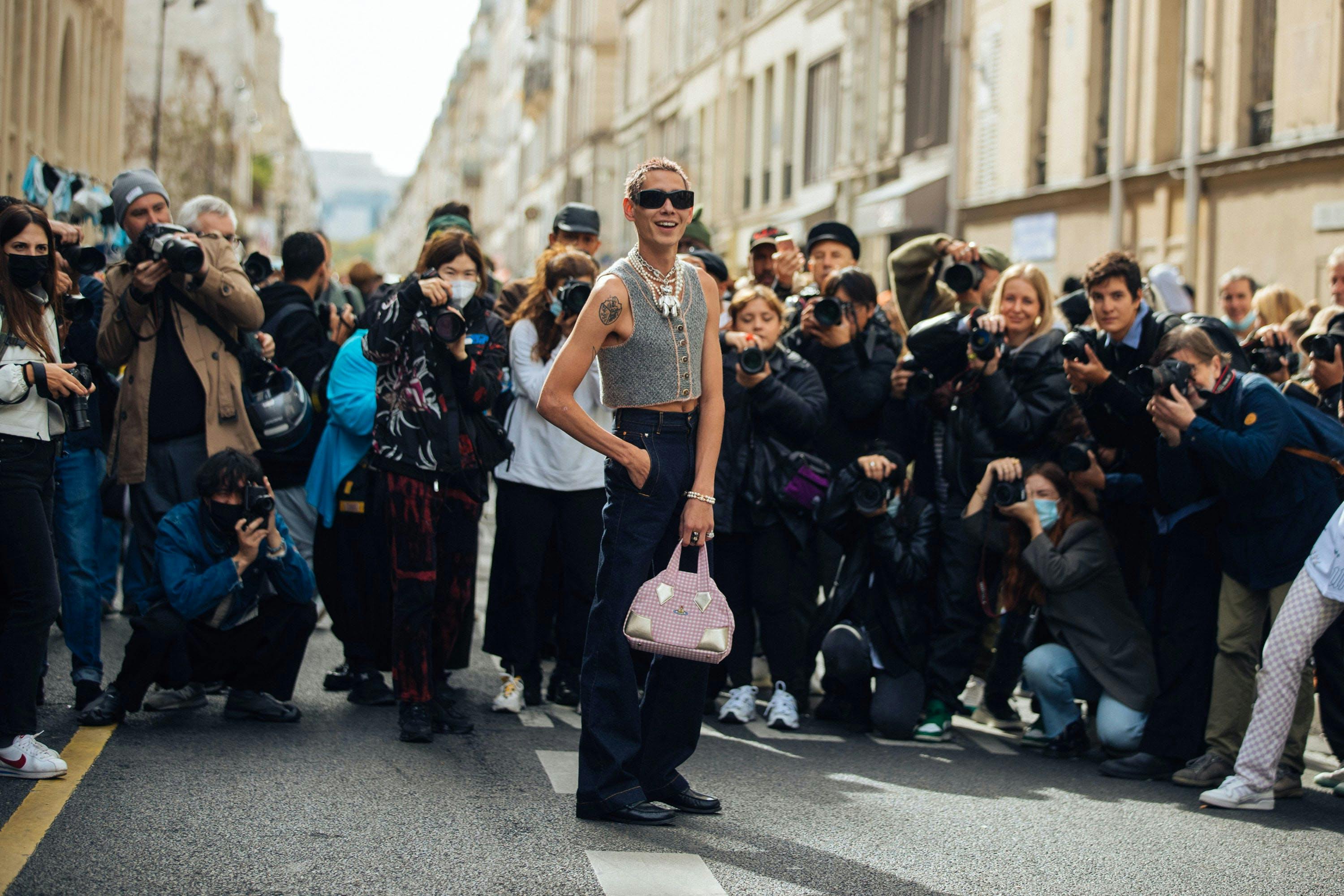paris paparazzi person adult female woman shoe male man handbag sunglasses